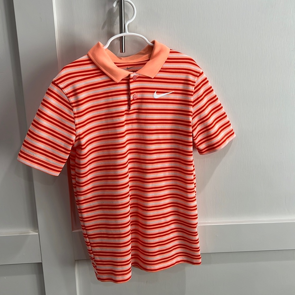 Nike - youth Golf Polo - 100% Polyester size Youth Medium